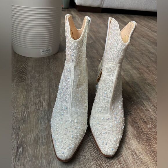 Betsey Johnson Betsey Johnson EMORY Ankle Bootie Pearl Iridescent white cow girl - Picture 4 of 9